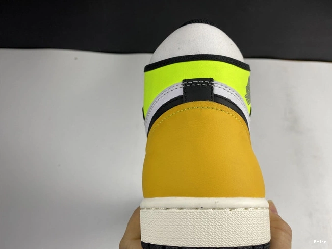 Bmlin AIR 555088-118 RETRO GOLD' 1 HIGH JORDAN 'VOLT OG 0701